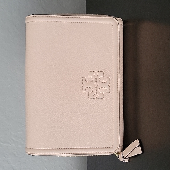 Tory Burch Thea Convertible Crossbody - Picture 2 of 16